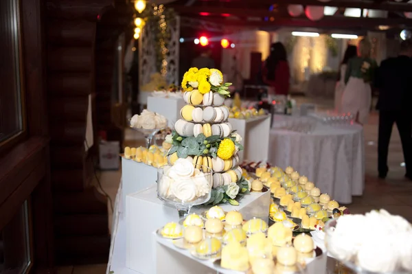 Wedding Cake Newlywed Couple Candy Bar Wedding Table — Stock Photo, Image
