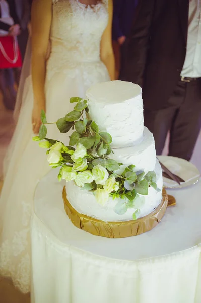 Esküvői Torta Newlywed Pár Cukorkát Esküvői Asztalra — Stock Fotó