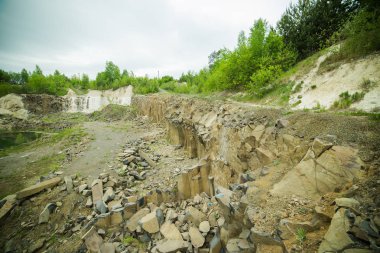 Mevduat minerallerin. Bazalt. Taş ocağı