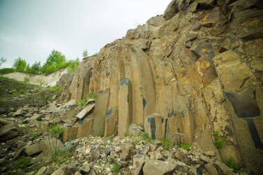 Mevduat minerallerin. Bazalt. Taş ocağı