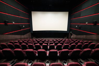 Sinema salonu. İçeri gir. Model yap. Sinema sabah sunumundan önce
