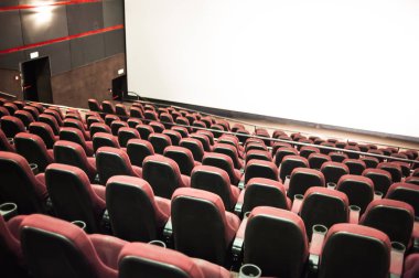 Sinema salonu. İçeri gir. Model yap. Sinema sabah sunumundan önce