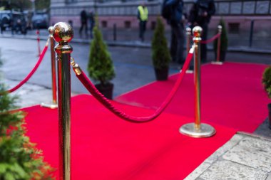 Özel bir etkinlikte kırmızı halı. Ödül töreni kırmızı halı festivali ya da ünlü giriş konsepti.