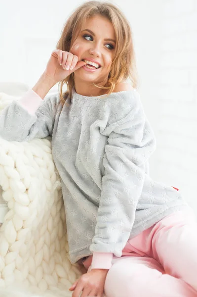 Ochtend Portret Van Een Mooie Glimlachende Vrouw — Stockfoto