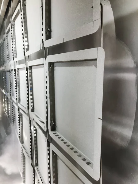 Potahová Vrstva Prášku Kovové Panely Jsou Zavěšeny Stropním Dopravníkovém Vedení — Stock fotografie
