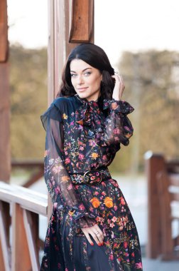 Mutlu kadın rahat bir Noel arifesi