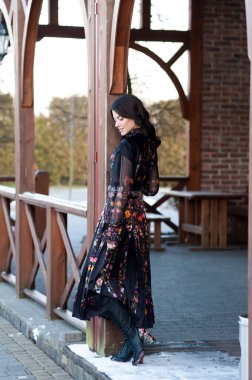 Mutlu kadın rahat bir Noel arifesi