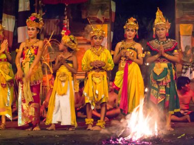 Bali, Endonezya - 14 Mayıs: Geleneksel balinese F sunumunu