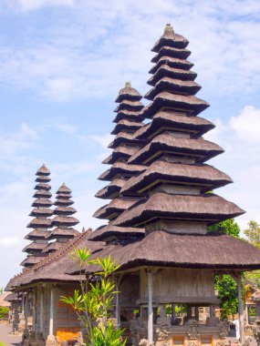 Taman Ayun Tapınağı ile açık gökyüzü arka plan Bali, Endonezya.