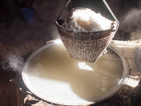 Kaya tuzu kaynar, kristalize tuz dr için tuzlu su haşlanmış