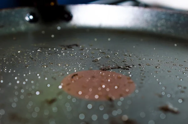 Drops of fat in a frying pan — Stock Photo, Image