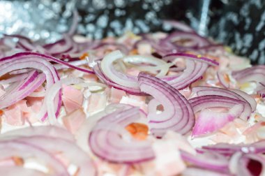 Dilimlenmiş kırmızı soğan yakın çekim