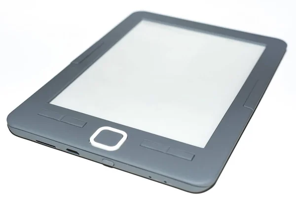 E-Book-Reader auf isoliertem weißem Hintergrund aus nächster Nähe — Stockfoto