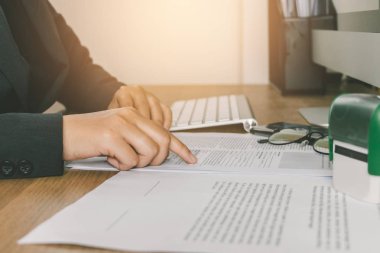 Okuma ve kayıt formu docume kontrol yakın çekim işkadını