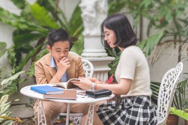 L genç kardeşi dikkat için ev ödevi eğitim genç kardeş