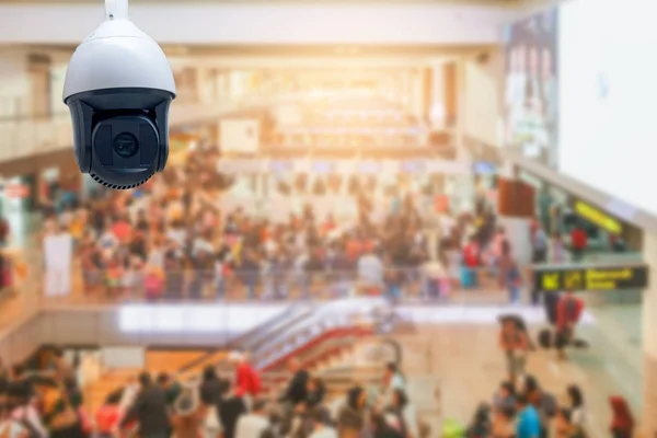 Cámara de seguridad CCTV moderna en el aeropuerto en el punto de registro —  Fotos de Stock