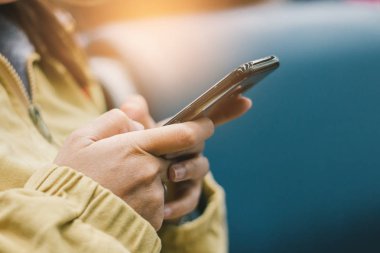 Kullanarak ve smartphone yazarak Gezgin kadar kapatın