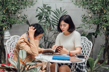 Ev ödevi karışık genç kardeşi öğretim kız kardeşi