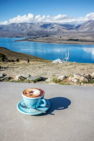 Coffee break at Lake Tekapo in the South Island., New Zealand. — Stock Photo, Image