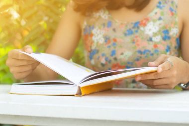 Genç bir öğrenci için bir tasarım fikirleri kavram eğitimi alıyor.