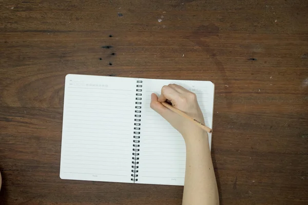 Eğitim kavramı, ekipman ve malzemeleri eski ahşap arka plan üzerinde çalışmak için.