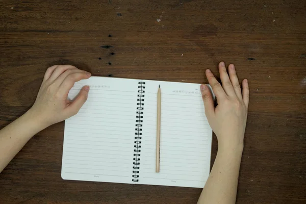 Eğitim kavramı, ekipman ve malzemeleri eski ahşap arka plan üzerinde çalışmak için.