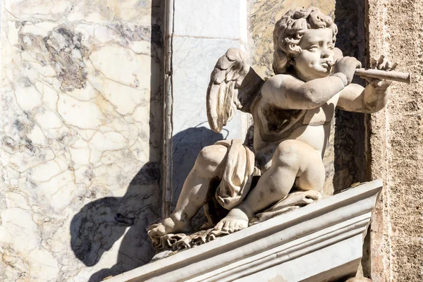 A estátua de anjo — Fotografia de Stock