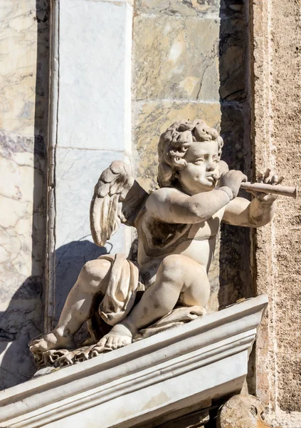 A estátua de anjo — Fotografia de Stock