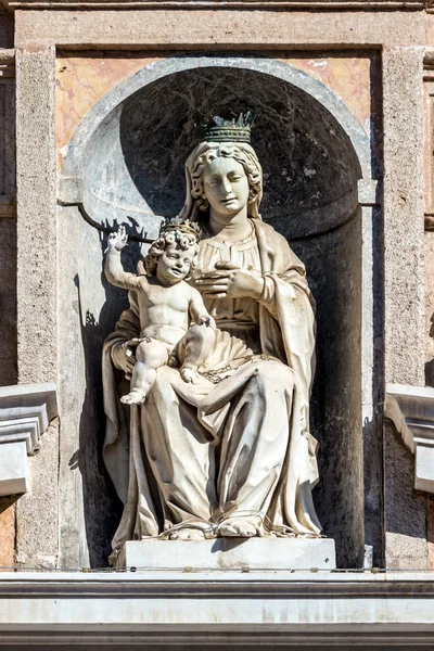 Madonna e Gesù bambino — Foto Stock