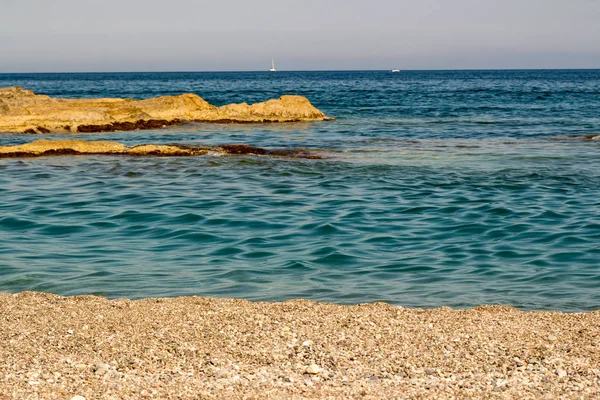 Rochers de sable et mer — Photo