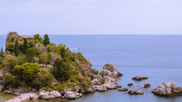 Itálie: Pohled na ostrov Isola Bella — Stock fotografie