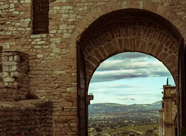 Il vicolo della città medievale italiana — Foto Stock
