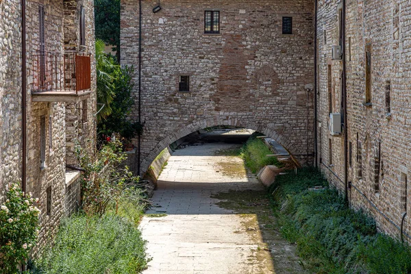 Ortaçağ sokakları ve evleri — Stok fotoğraf