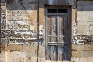 Modika (Sicilya): Tarihi asil sarayların antik kapıları