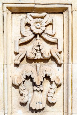 Modika (Sicilya): Barok kiliselerinin ön cephesine yerleştirilen bas-destekçilerinin ayrıntıları