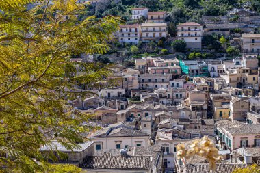 Tipik bir Sicilya kasabasının yukarıdan görünüşü