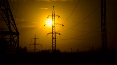 Batan güneşin güç hatları