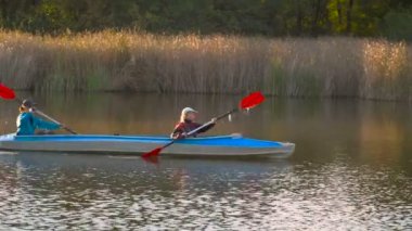 Bir Kano Nehri boyunca yürümek
