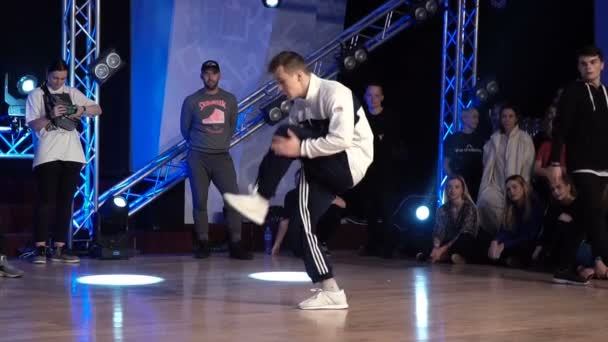 Break Dance på konsertscenen — Stockvideo