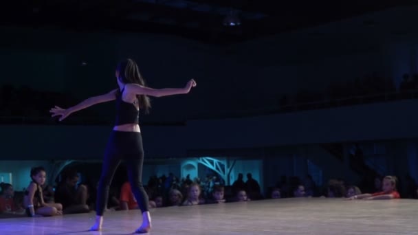 Fille danse hip-hop — Video