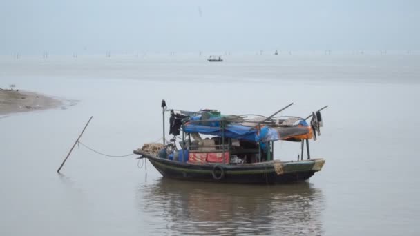 Vietnamca balıkçı tekneleri — Stok video