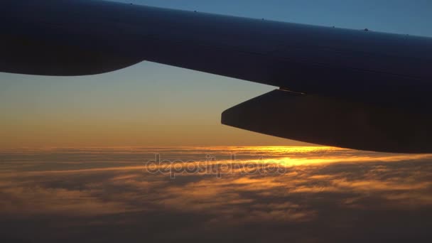 Wschód Słońca w samolocie — Wideo stockowe