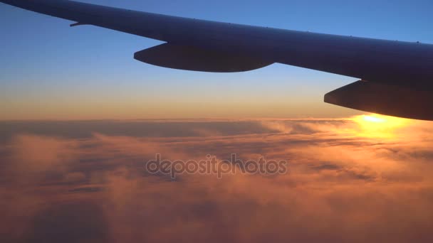 Sonnenaufgang im Flugzeug — Stockvideo