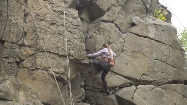 Girl rock climbing in nature — Stock Video