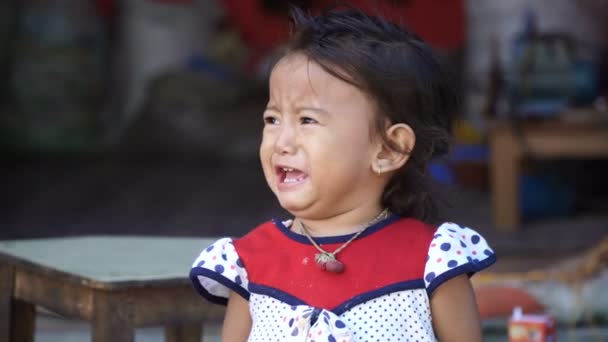 Menina chorando — Vídeo de Stock