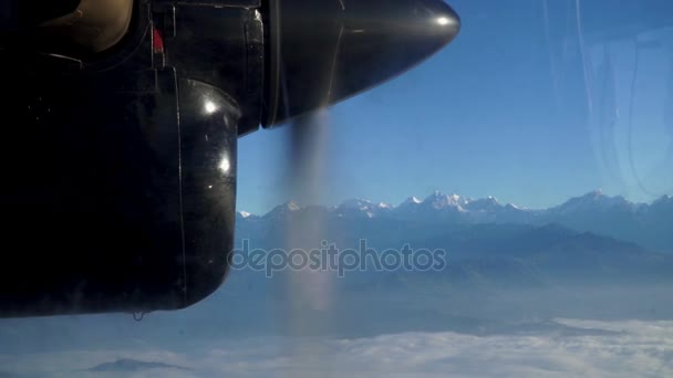 Vista dal finestrino di un velivolo a bassa quota — Video Stock