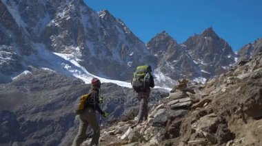 Kızlar turizm git Himalayalar izinde