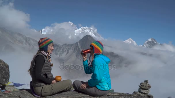 Girls in the Himalayas — Stock Video