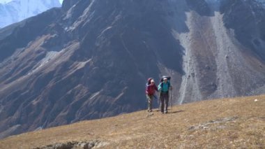 Kızlar turizm git Himalayalar izinde
