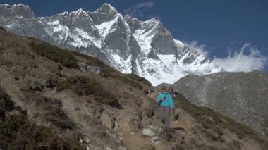 Kızlar turizm git Himalayalar izinde